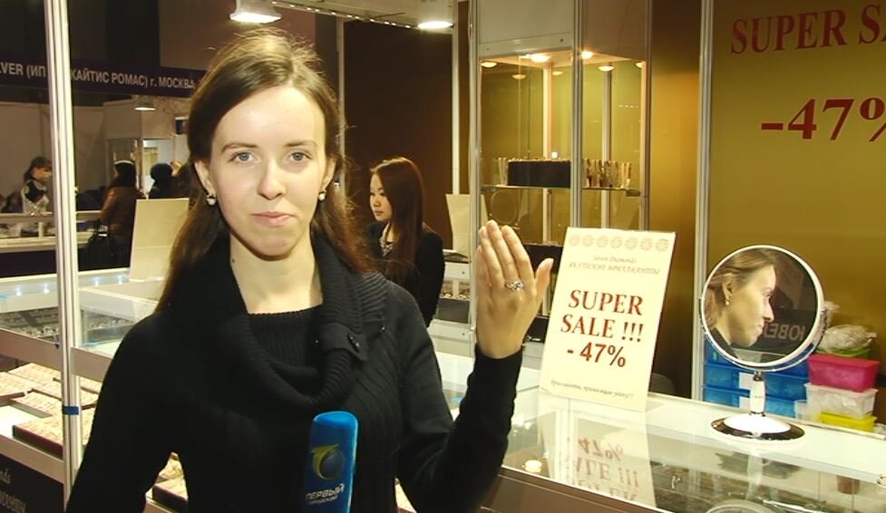 На съёмках ювелирной выставки. На мне - кольцо за 11 млн руб.