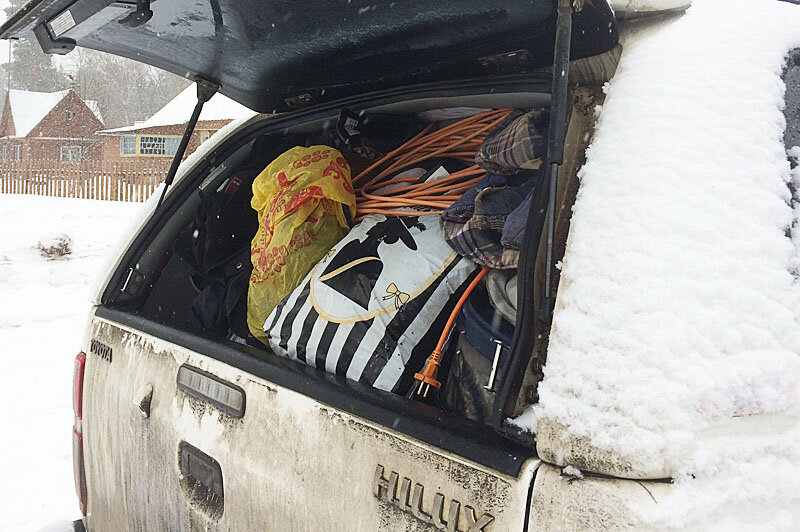 Так выглядит перегруженный кузов тойоты HiLux. 