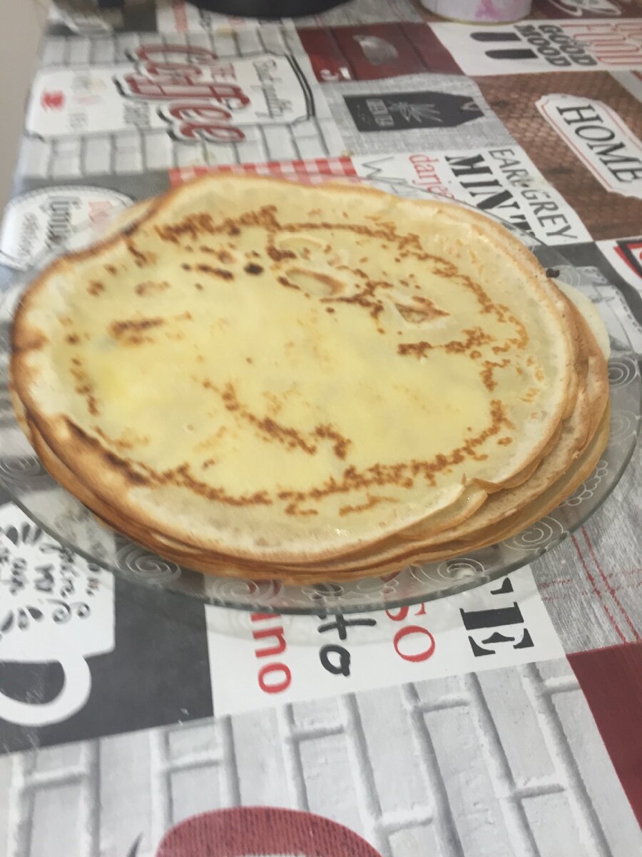Поздравляю всех с масленицей )😊вкусные блинчики с маслом и сгущенкой 😋😋