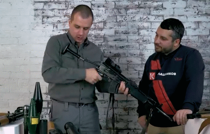 Демонстрация амортизации в прикладе и цевье AMP-69.