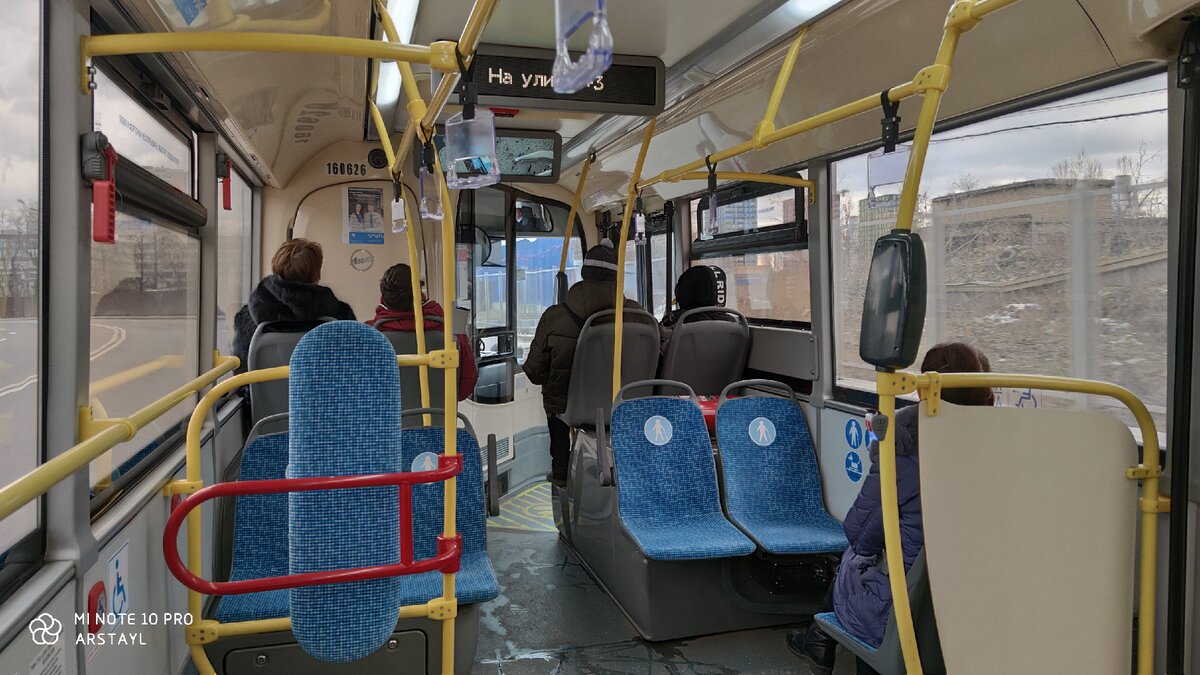 Внутри автобуса,это обычный городской но обклеен красиво снаружи 