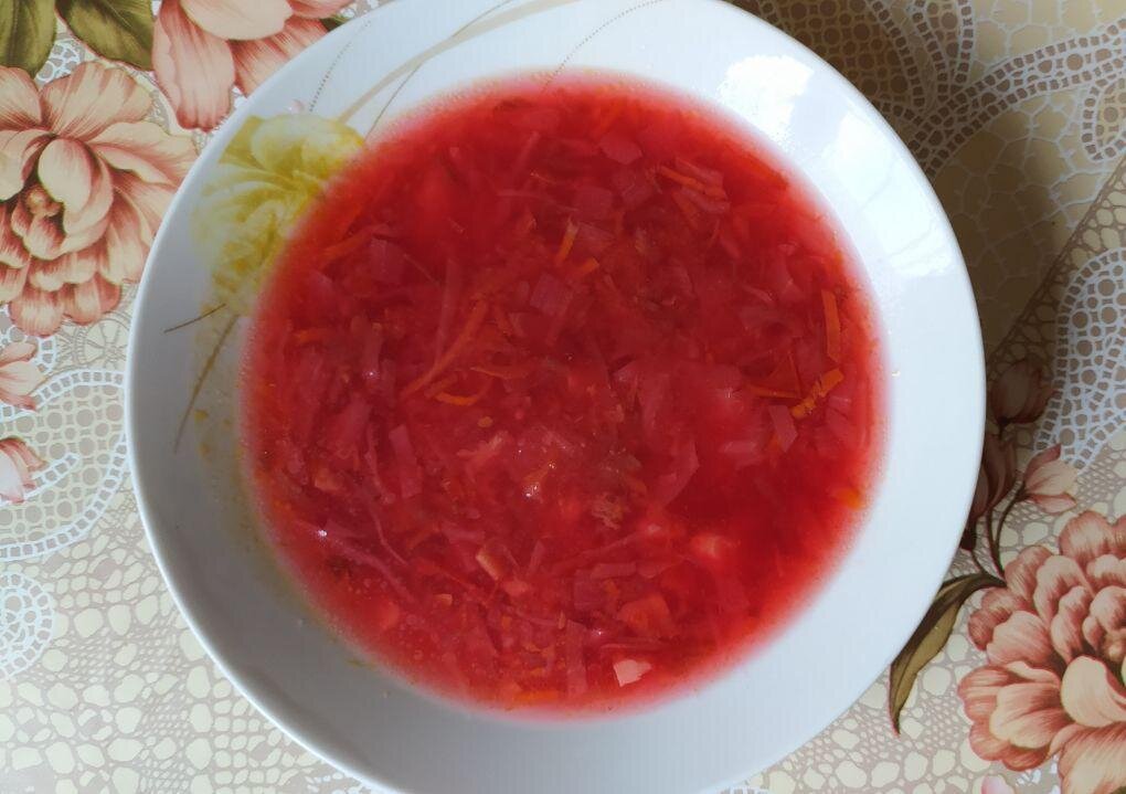 Борщ в деревянной тарелке. Борщ из квашеной капусты. Ши боршь. Постный борщ очень вкусный. Постный борщ вкусный.