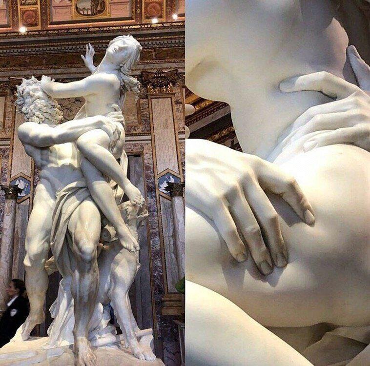 Невероятный эффект мягкости на скульптуре, полностью сделанной из твердого мрамора. 
Скульптор 80-ого уровня!