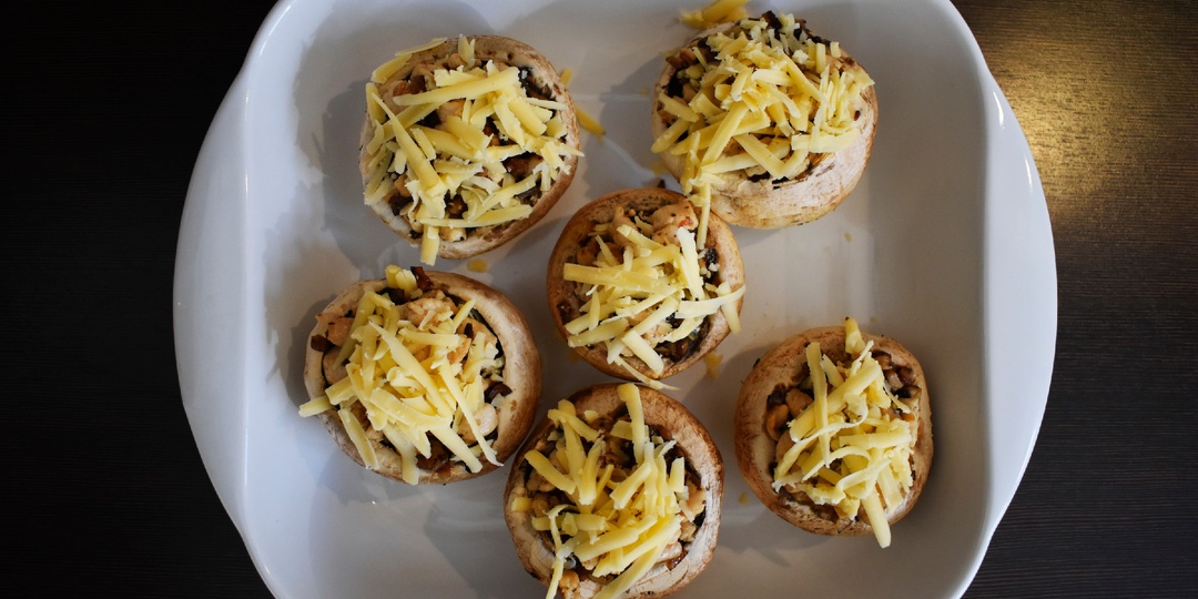 Дело в шляпе: фаршированные грибы на закуску