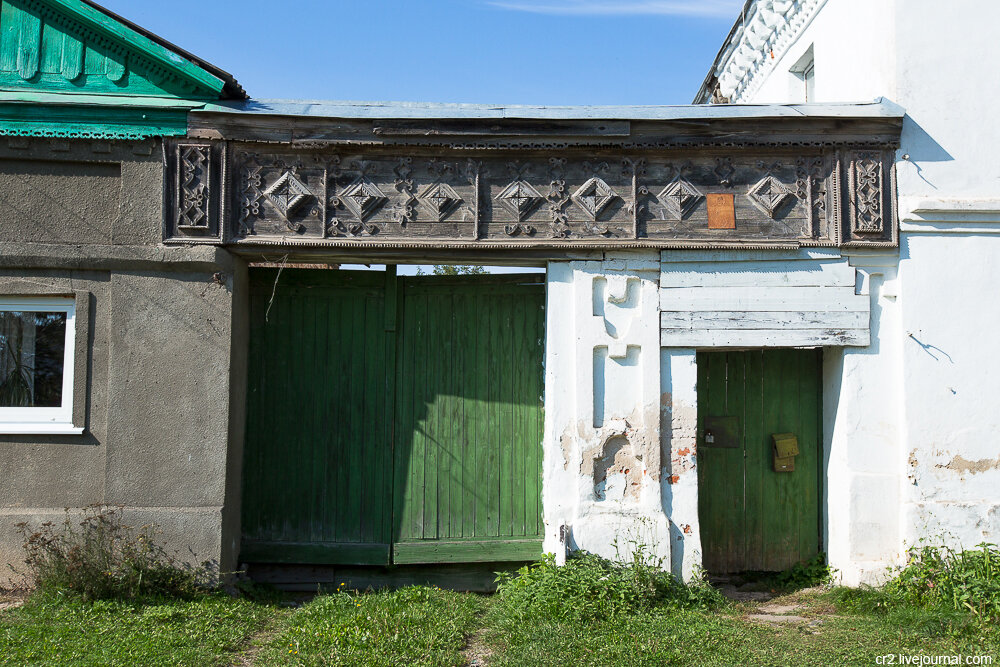 Ворота усадьбы купцов Тарасовых. Верея, Московская область 