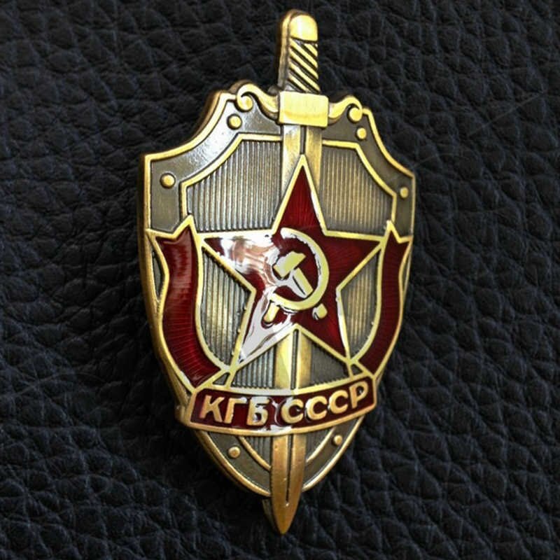 Знак КГБ СССР. Картинка взята из источника: https://ae01.alicdn.com/kf/HTB1PL.pOmzqK1RjSZPxq6A4tVXaT.jpg_q50.jpg.