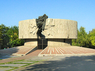 Памятник в морском саду "Пантеон", город Бургас