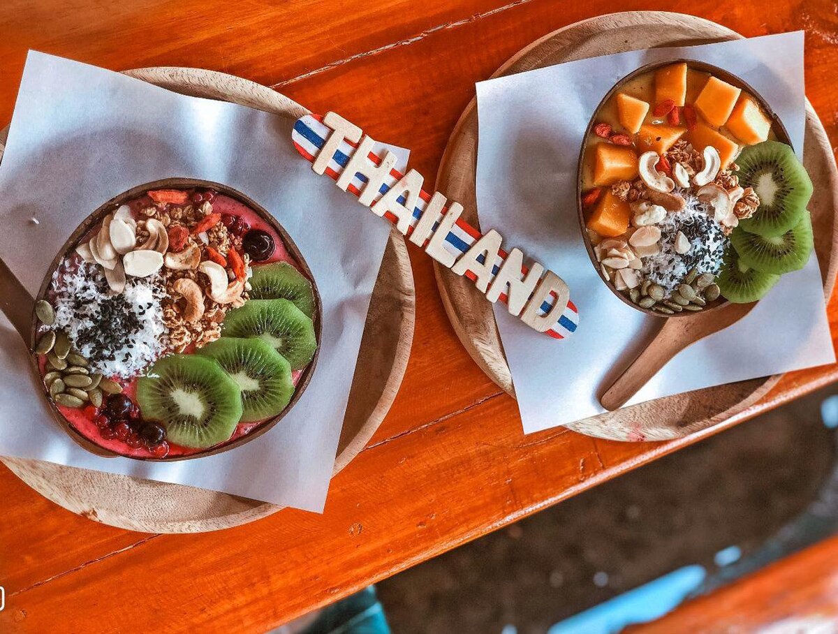 Смузи-боулы из фруктов, ягод и семян