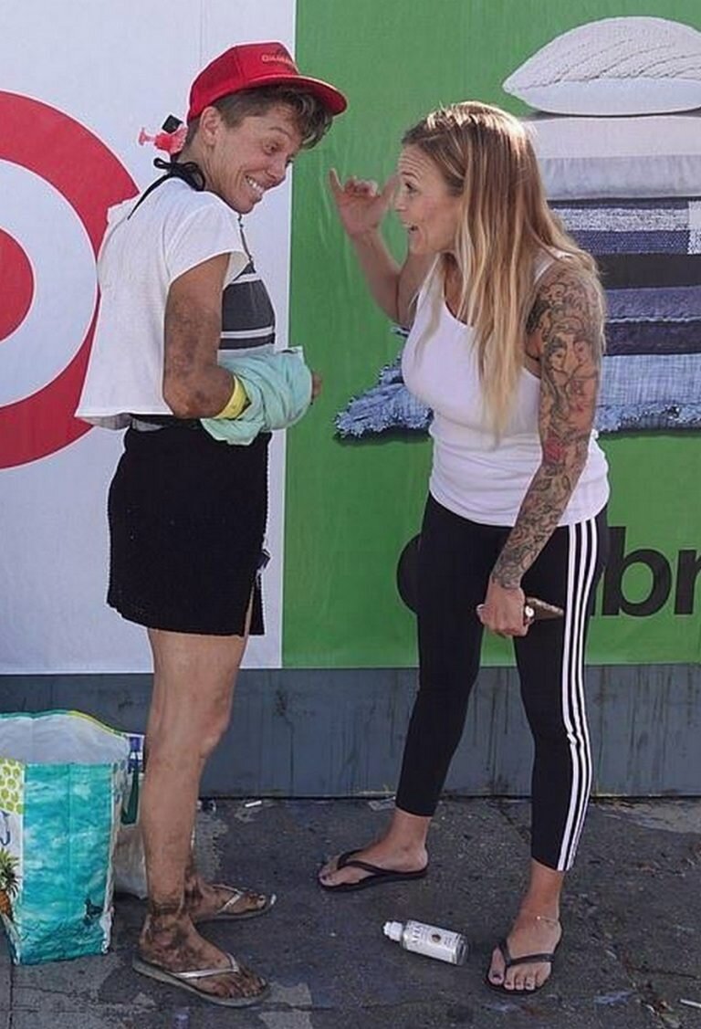 Лони (слева), Кристин (справа). Источник фото: https://yandex.ru/images