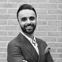 Дариус ФороПредприниматель, блогер, автор книг о саморазвитии.
Успех в бизнесе легко измерить, посмотрев на цифры: есть оборот, выручка, расходы, текучка сотрудников и так далее. Но вот для оценки всей жизни нет универсальных критериев, каждый вынужден искать собственные. Для одних важна зарплата, для других — место в корпоративной лестнице, для третьих — внешность.