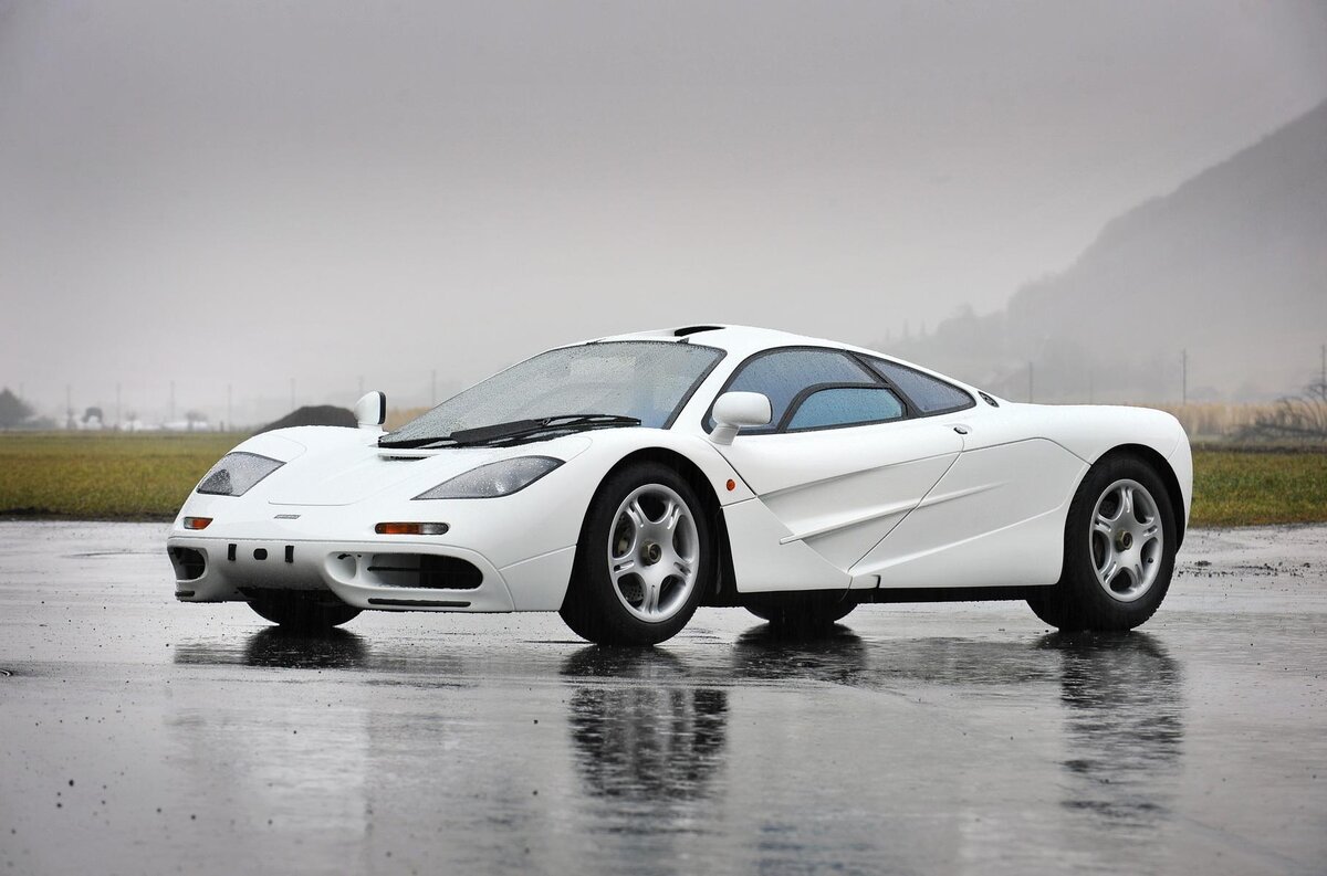 Спорткар MCLAREN f1