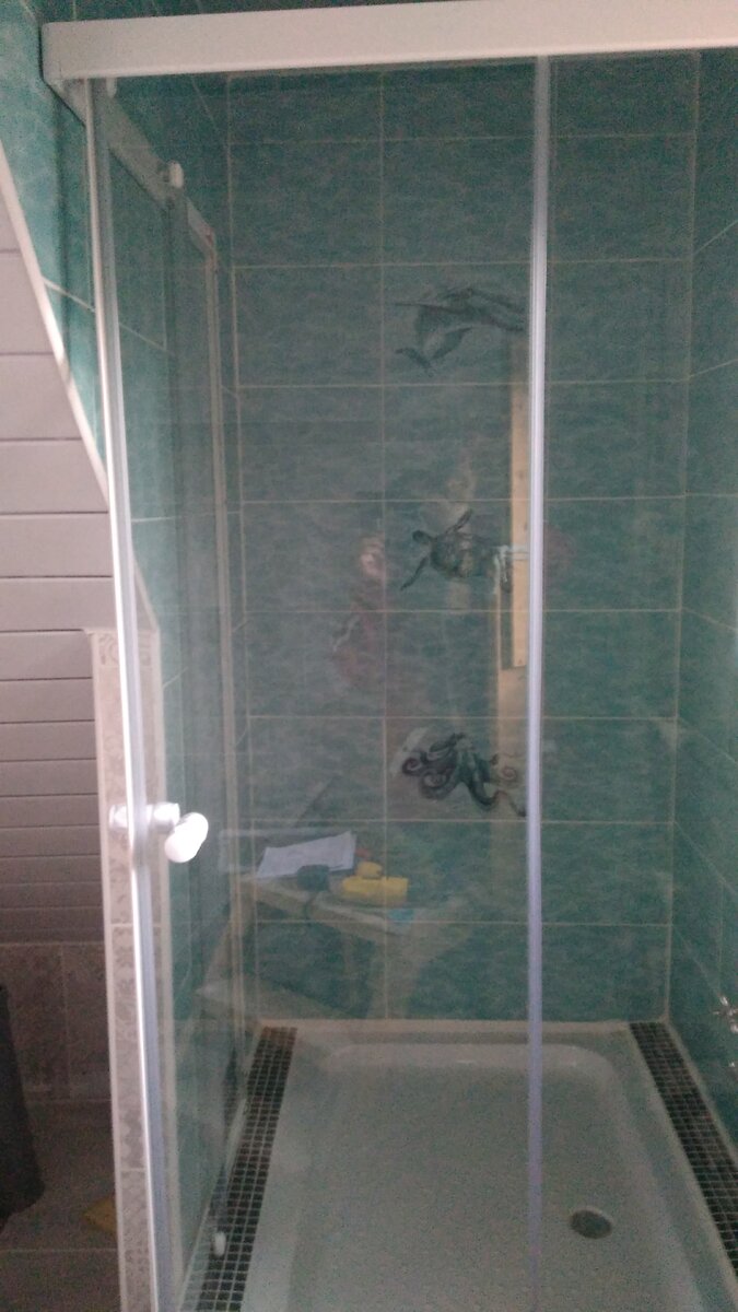 К сожалению в более удобном для просмотра виде сфотографировать никак не удается потому что и так уже фотографировала оперевшись спиной в противоположную стену.