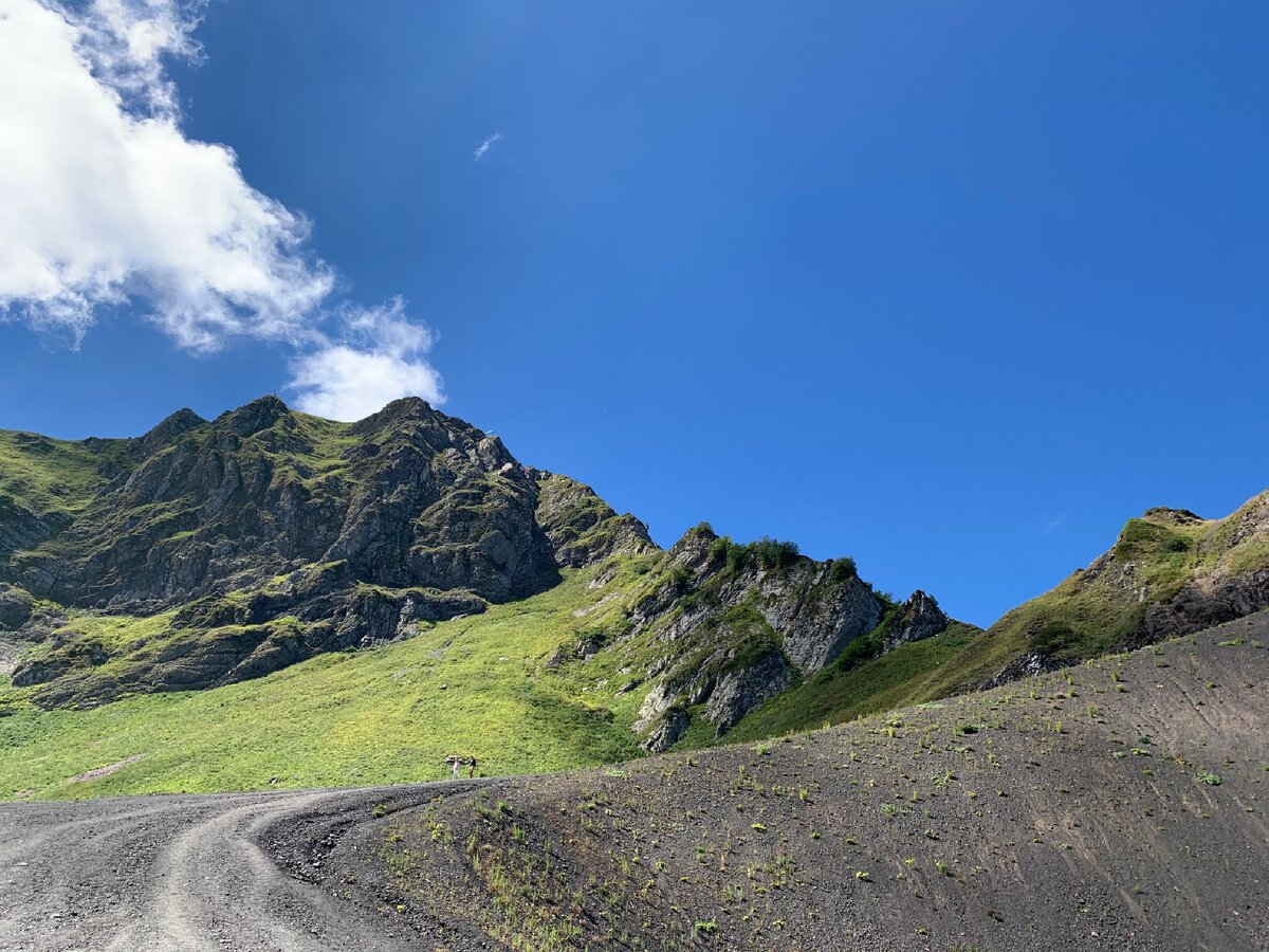 Рядом с палаточным лагерем.