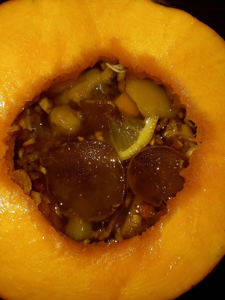 фаршированная мёдом и цукатами тыква