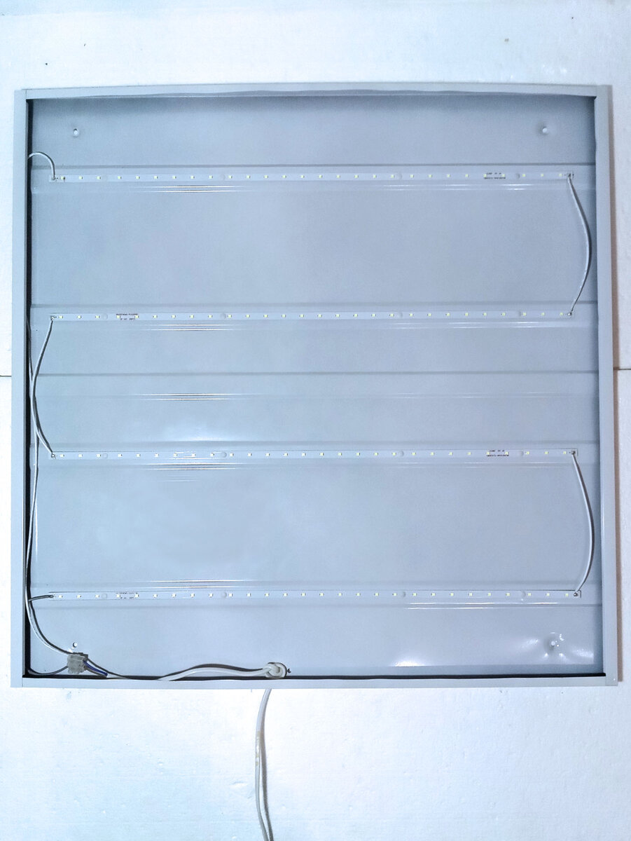  открытый светильник со шнуром
