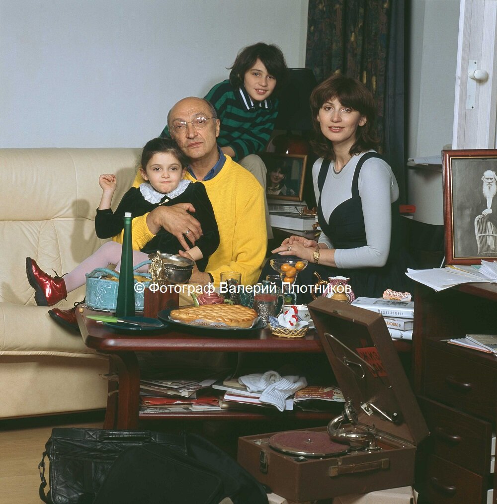 С женой Анной Ямпольской, детьми Мишей и Зоей. Снято 1999/09/12 