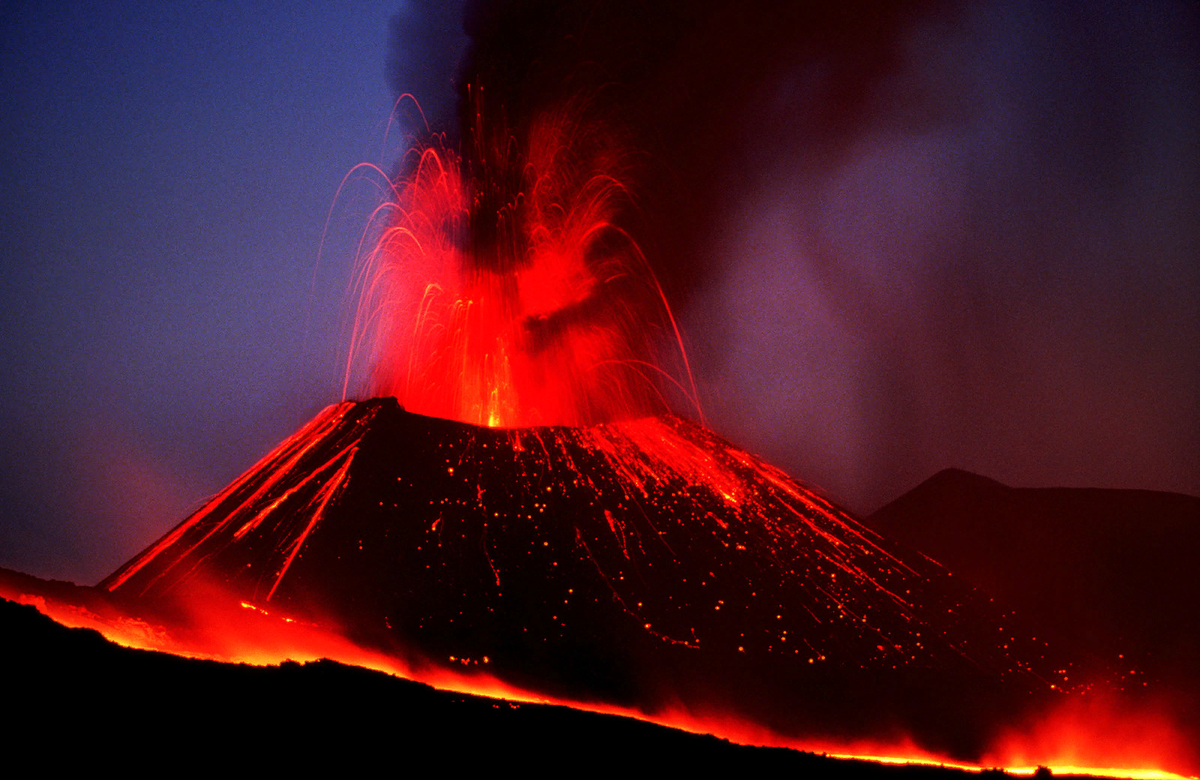 Самый древний вулкан. • Слоистые вулканы (стратовулканы). Вулканы Камчатки. Древние вулканы. Вулканы на Урале.
