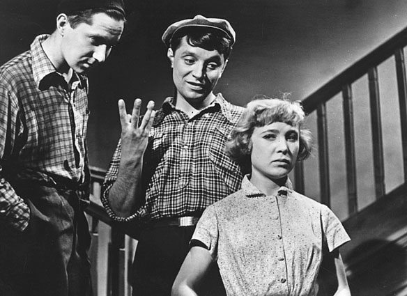 Кадр из ленты "Неподдающиеся" (фото- https://www.kino-teatr.ru/)