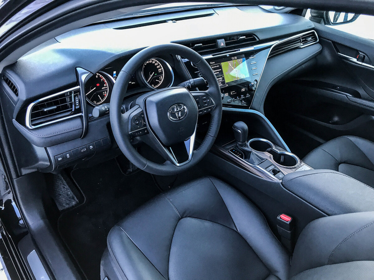 Симпатичный интерьер и качество сборки на высоком уровне, хотя материалы не самые дорогие