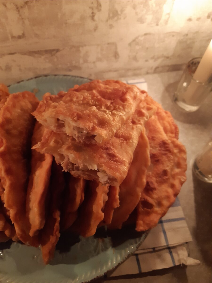 Хрустящие и сочные чебуреки 