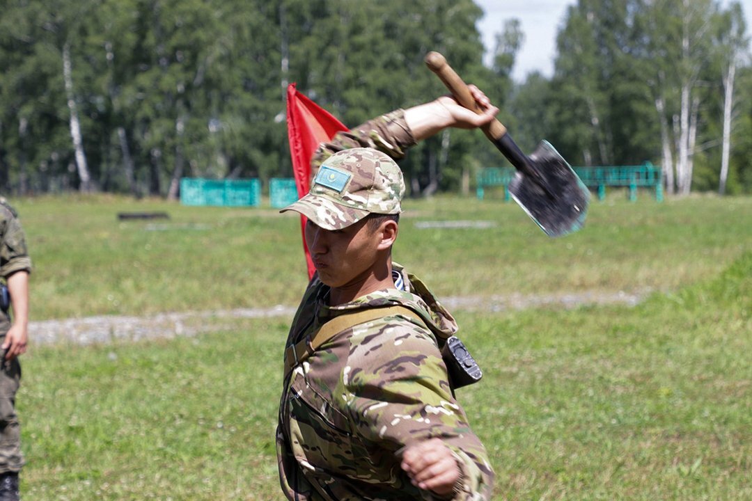 Метание ножей сасово. Рекорд по метанию ножа. Оборудование полигона для метания гранат. Музыка ножей. Чемпион сортавалы по метанию ножей.