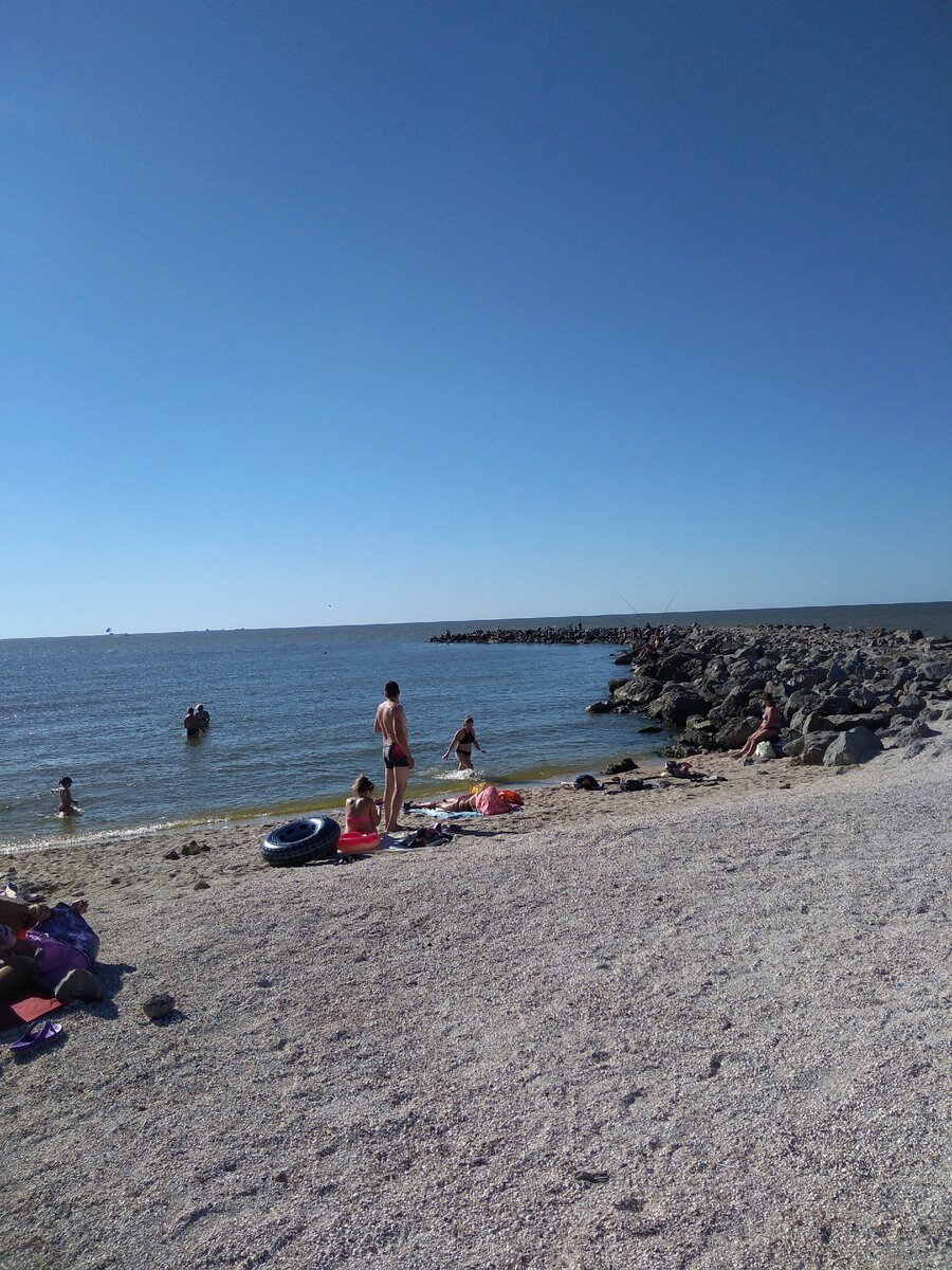 Крайняя точка Ейска заполненная рыбаками