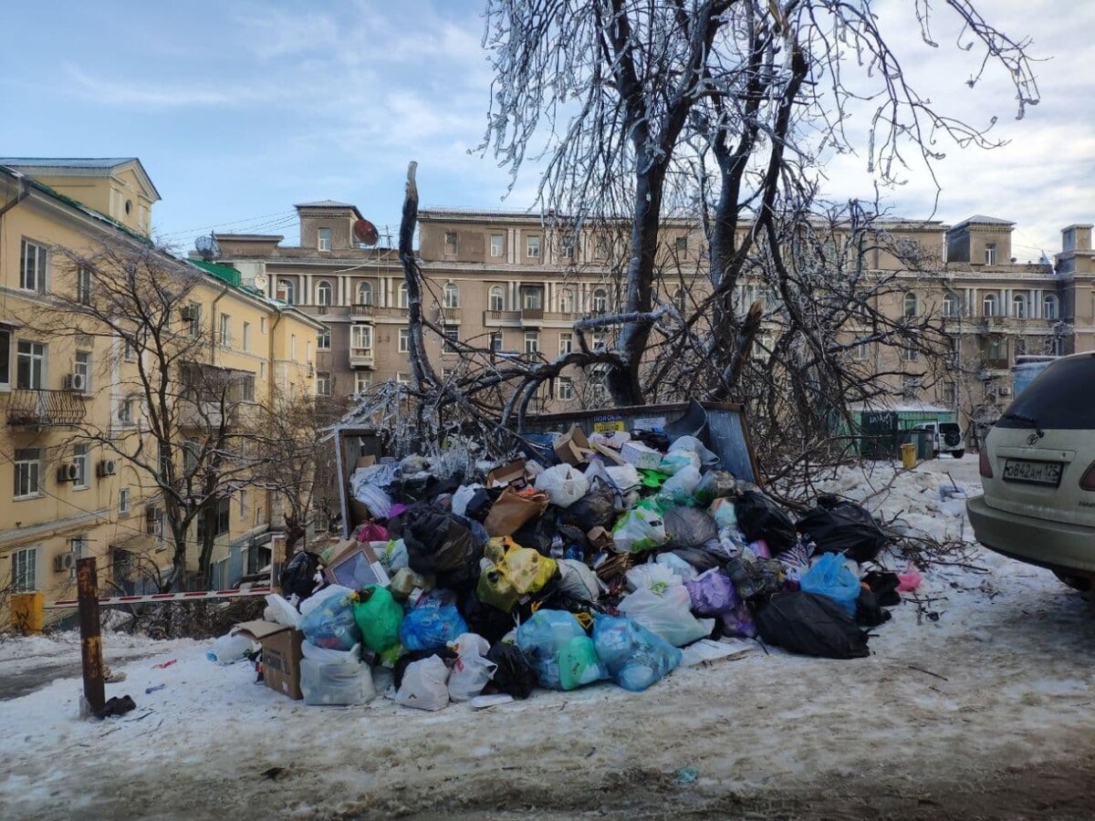 В первый день нового года из Владивостока вывезли 550 тонн мусора 