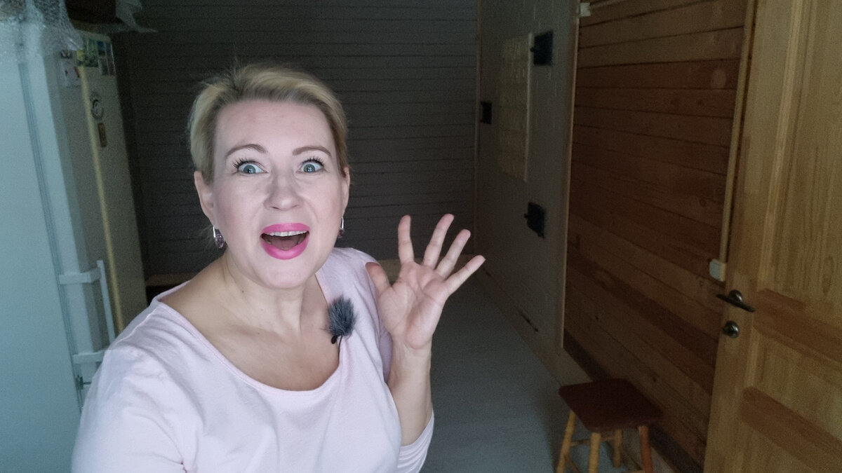 Фото из сегодняшнего дня. Радуюсь обновлениям в спальне. Ремонт, однако:-)