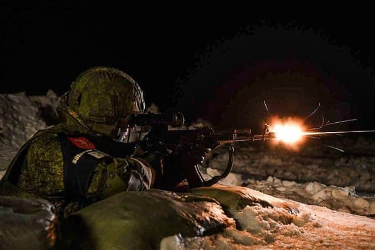 Огонь! Фото от тлг-канала МинОбороны России.