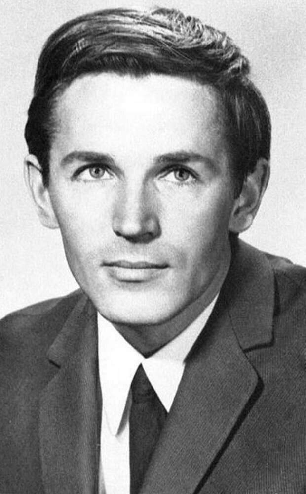 Станислав Любшин