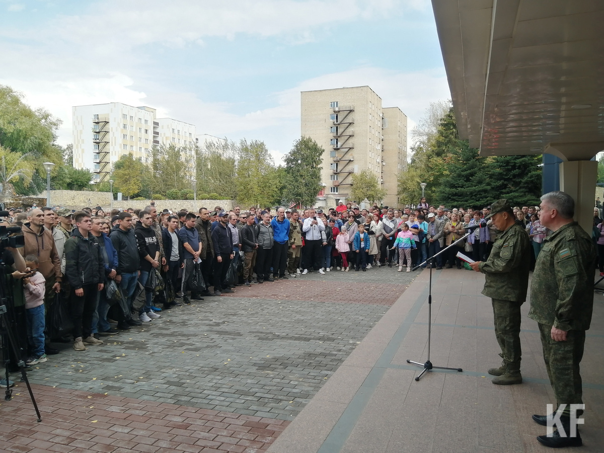 Удачи вам, пацаны!»: в Челнах отправили на подготовку первую волну  мобилизованных | Новости Татарстана | Дзен