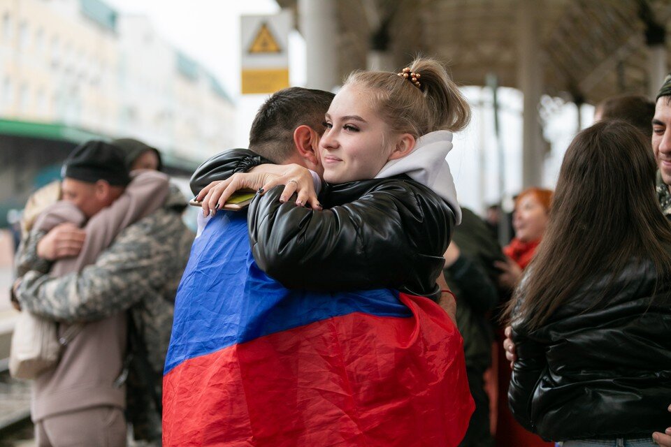     Красноярск. Проводы мужчин, призванных на военную службу в ходе частичной мобилизации. Мария ЛЕНЦ