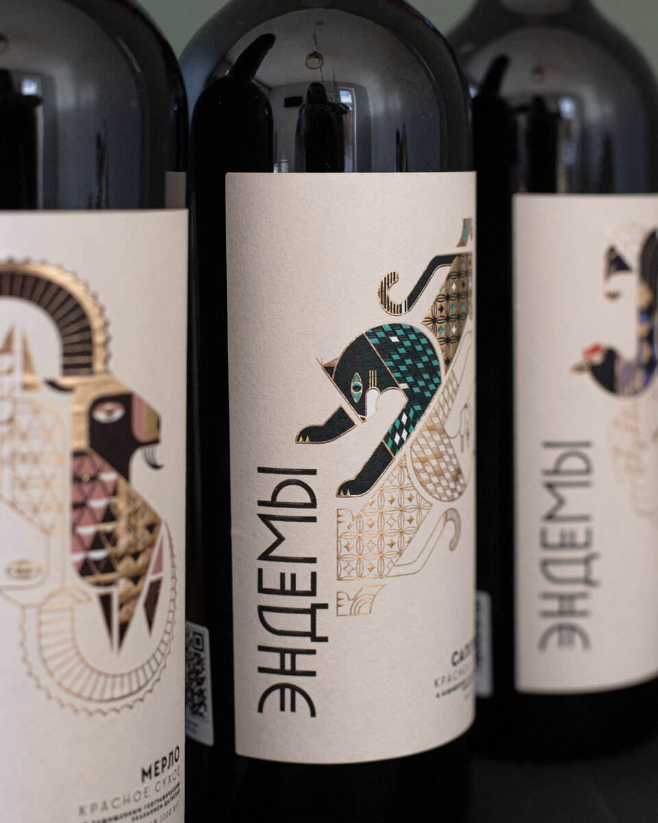 Тихое вино Эндемы Мерло (слева)