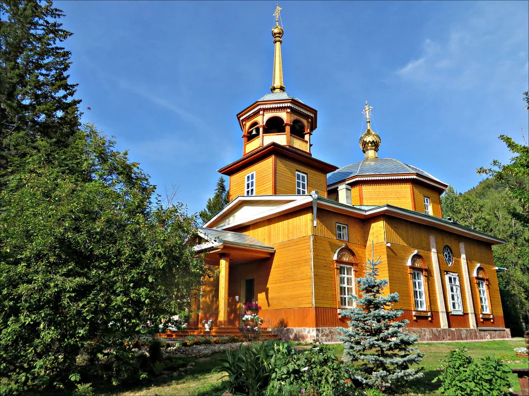 Храм в Листвянке