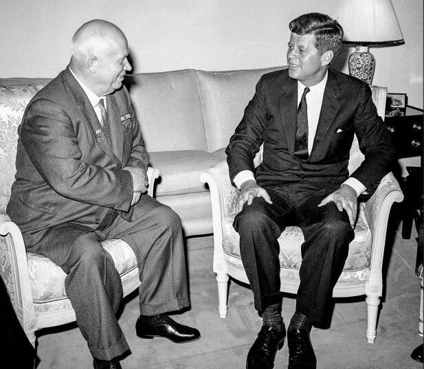 Встреча Н. Хрущева и Дж. Кеннеди незадолго до Карибского кризиса, 1961 год. Фото из открытых источников