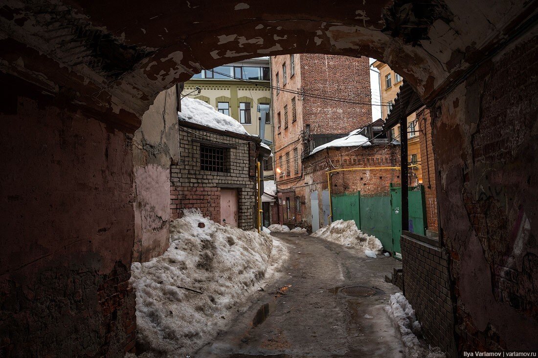 Плохой нижний. Старые дворы Нижнего Новгорода. Варламов Нижний Новгород. Исторический дворик Нижний Новгород. Нижний Новгород улицы во дворах.