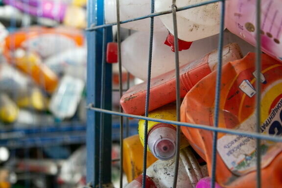     6 ноября можно будет сдать ненужные вещи на переработку в рамках экопроекта «Сбормобиль», сообщают местные СМИ. Вырученные средства активисты направят в приют для животных.