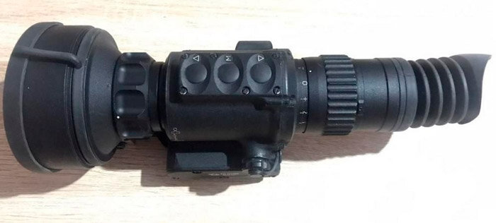 Отечественный тепловизионный прицел. Также имеет кронштейны и под «ласточкин хвост», и под «рельсу» (фото из открытых источников)