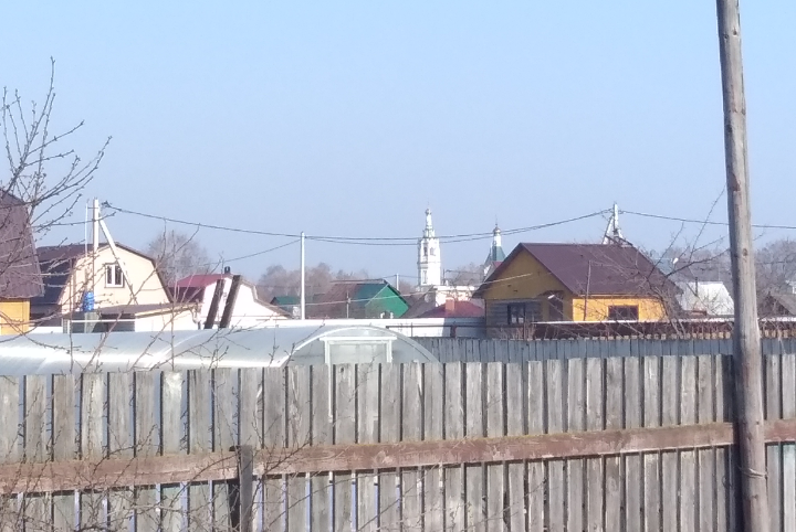 И вид на церковь присутствует.
