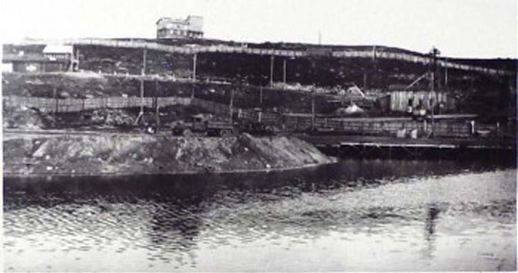 Первое здание Мурманского управления гидрометслужбы на мысе Халдеев.