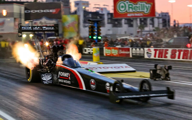 Дрэгстер ­класса Top Fuel проезжает триста метров за 3,7 секунды. При этом расход топлива (смесь нитрометана с метанолом) — около 50 литров в секунду. Полезнейшая в хозяйстве вещь! 