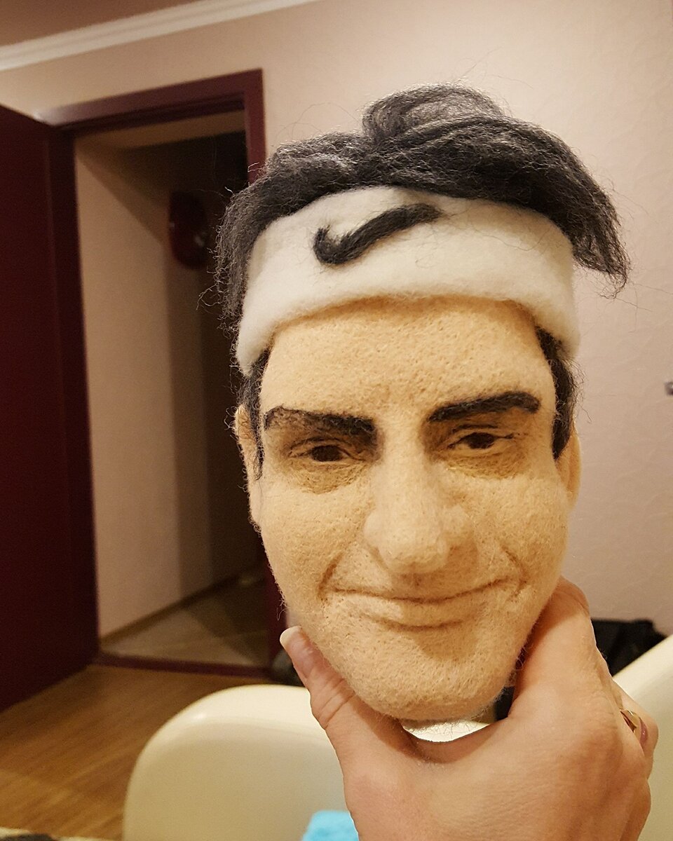 Кукла Роджера Федерера в начале работы