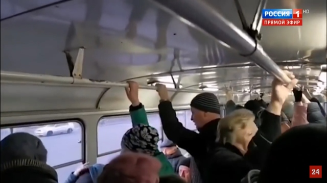 ни одного человека в маске нет