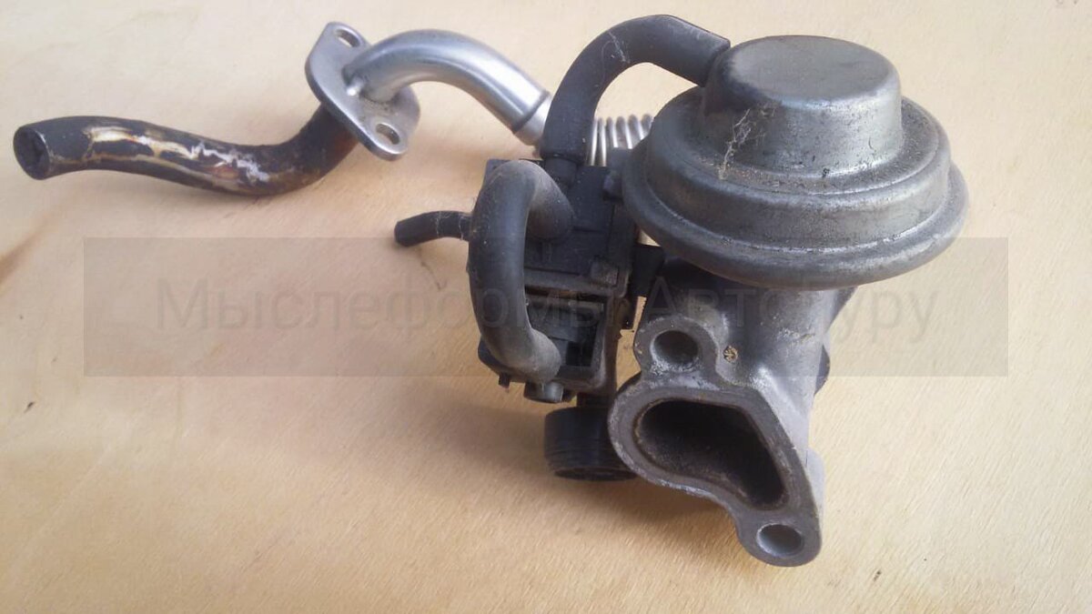 Клапан ЕГР бензинового двигателя, пневматический привод, двигатель мерседес 112 или 113.