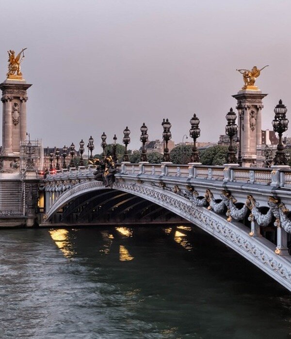 https://pixabay.com/photos/seine-river-bridge-paris-france-985613/