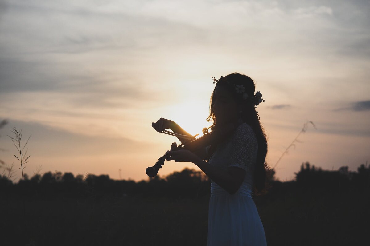 https://www.pexels.com/photo/woman-in-white-short-sleeved-dress-963111/