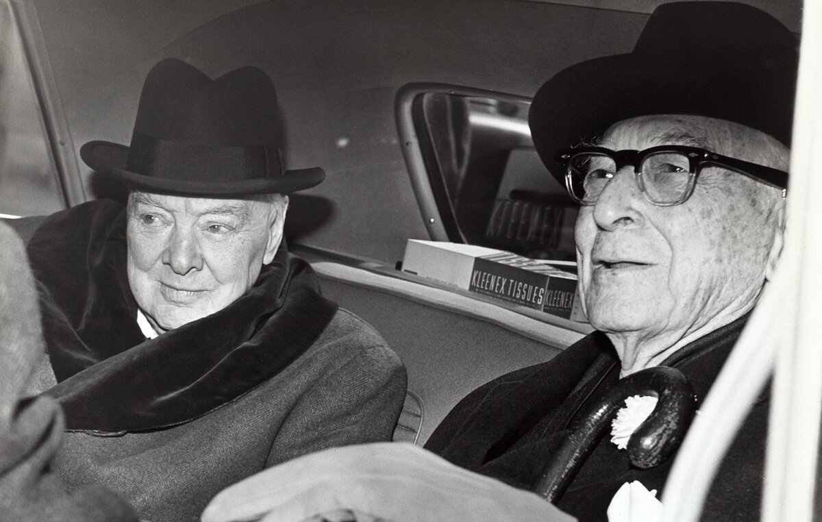 Старые приятели - Уинстон Черчиль и Бернард Барух (справа). Один из богатейших людей мира через полвека после того, как сделал свой первый миллион долларов