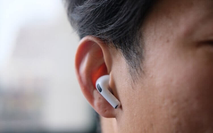 AirPods Pro очень сильно отличаются от обычных AirPods. Спутать точно не удастся
