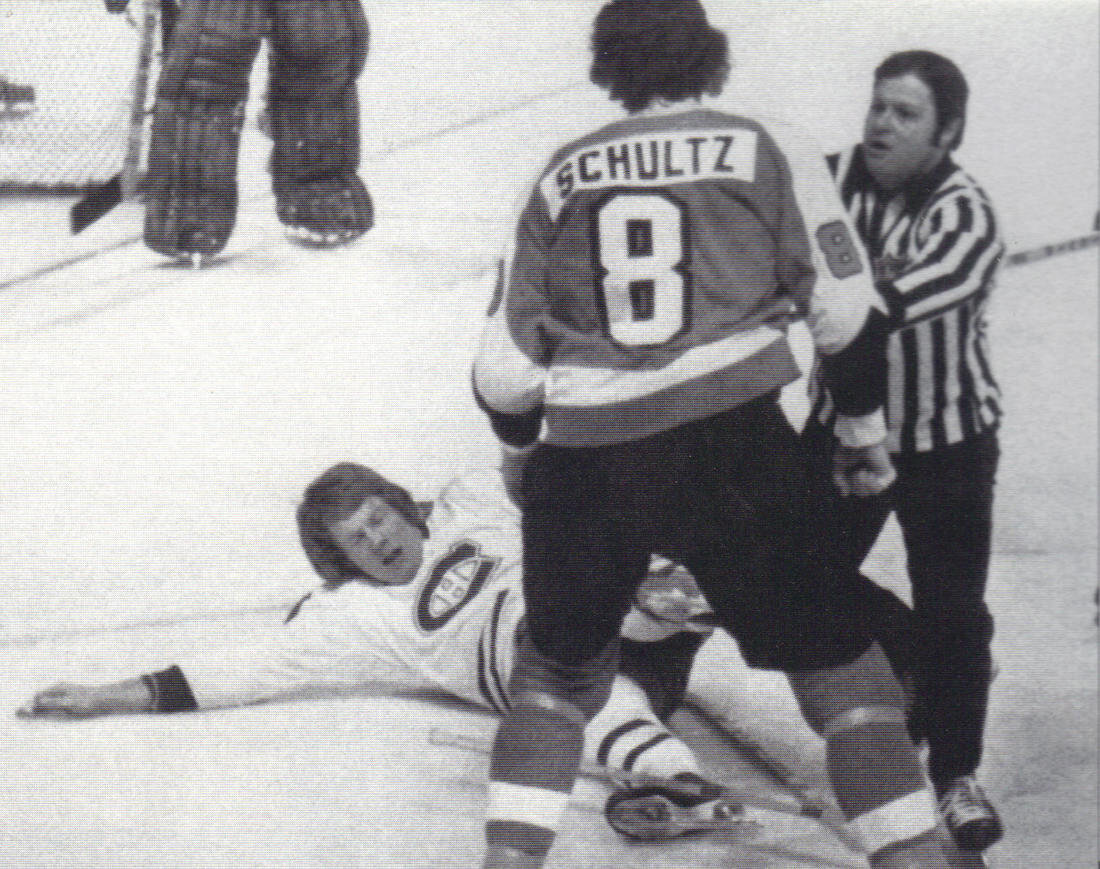 Ко Дню Тренера, который отмечается 30 октября Жил-был на белом свете канадский хоккеист, звали его Дэйв Шульц, играл он в команде «Филадельфия Флайерз», а прозвище ему было «Кувалда».-2