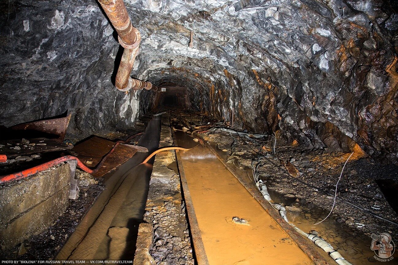 Что интересного мы нашли на поверхности и в глубинах заброшенной угольной шахты?